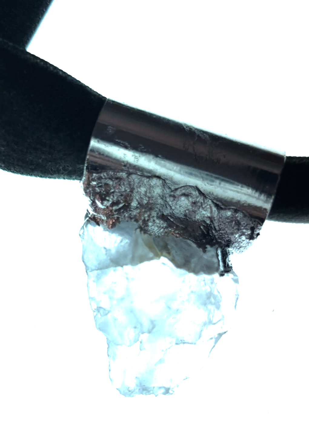 Pendentif Cristal de roche sur Ruban de Velours