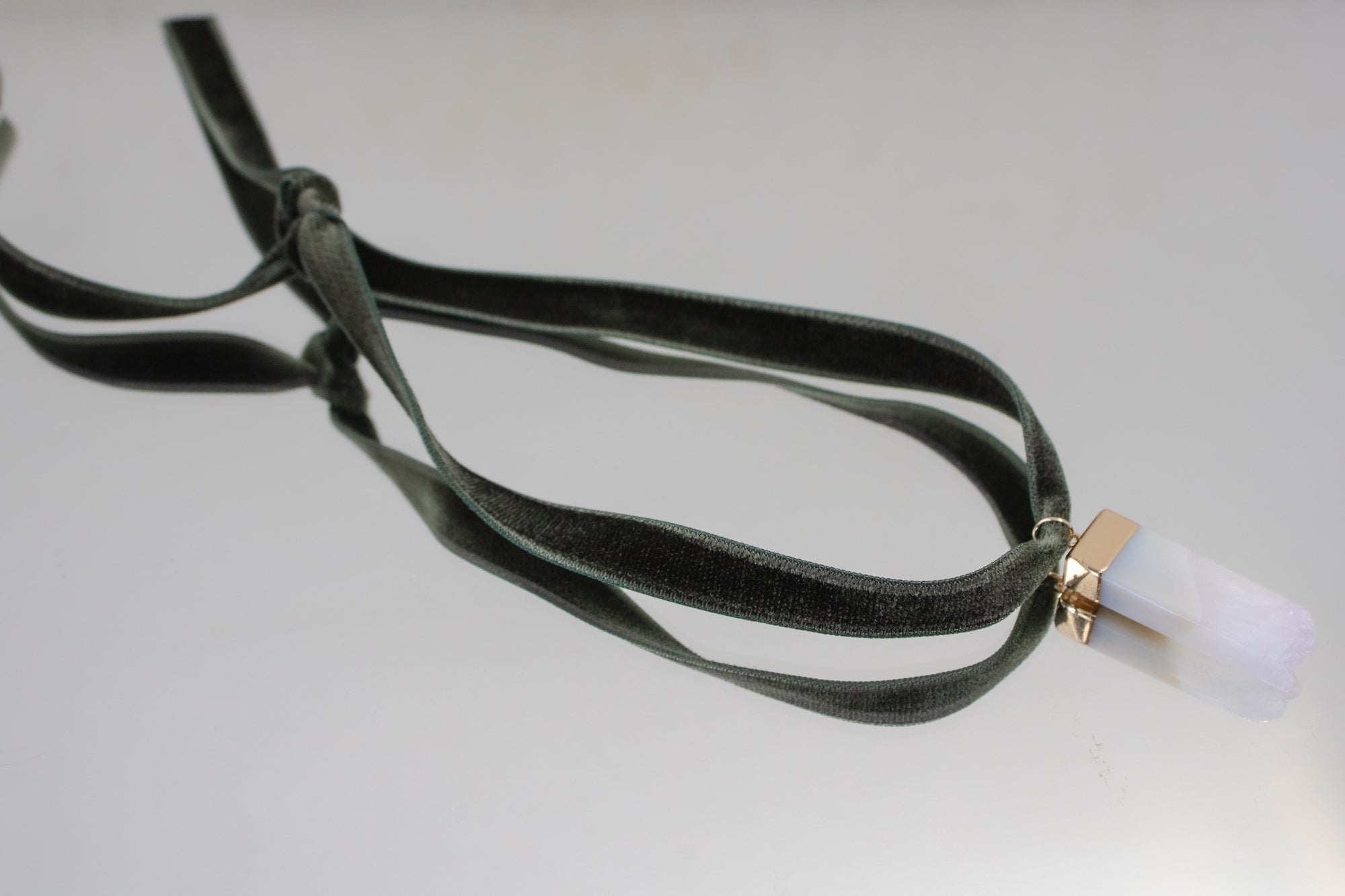 Pendentif Agate sur Ruban de Velours