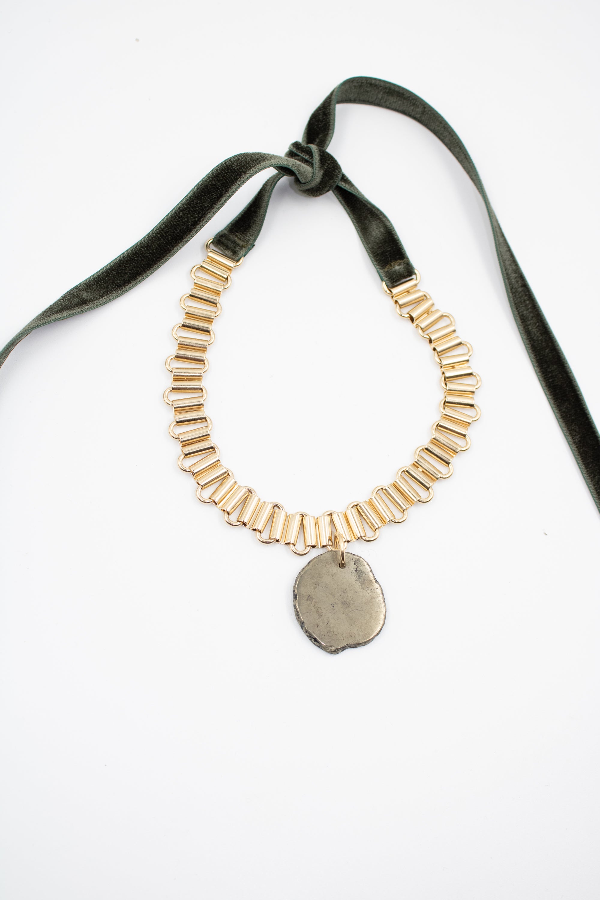 Pendentif Pyrite sur Ruban de Velours