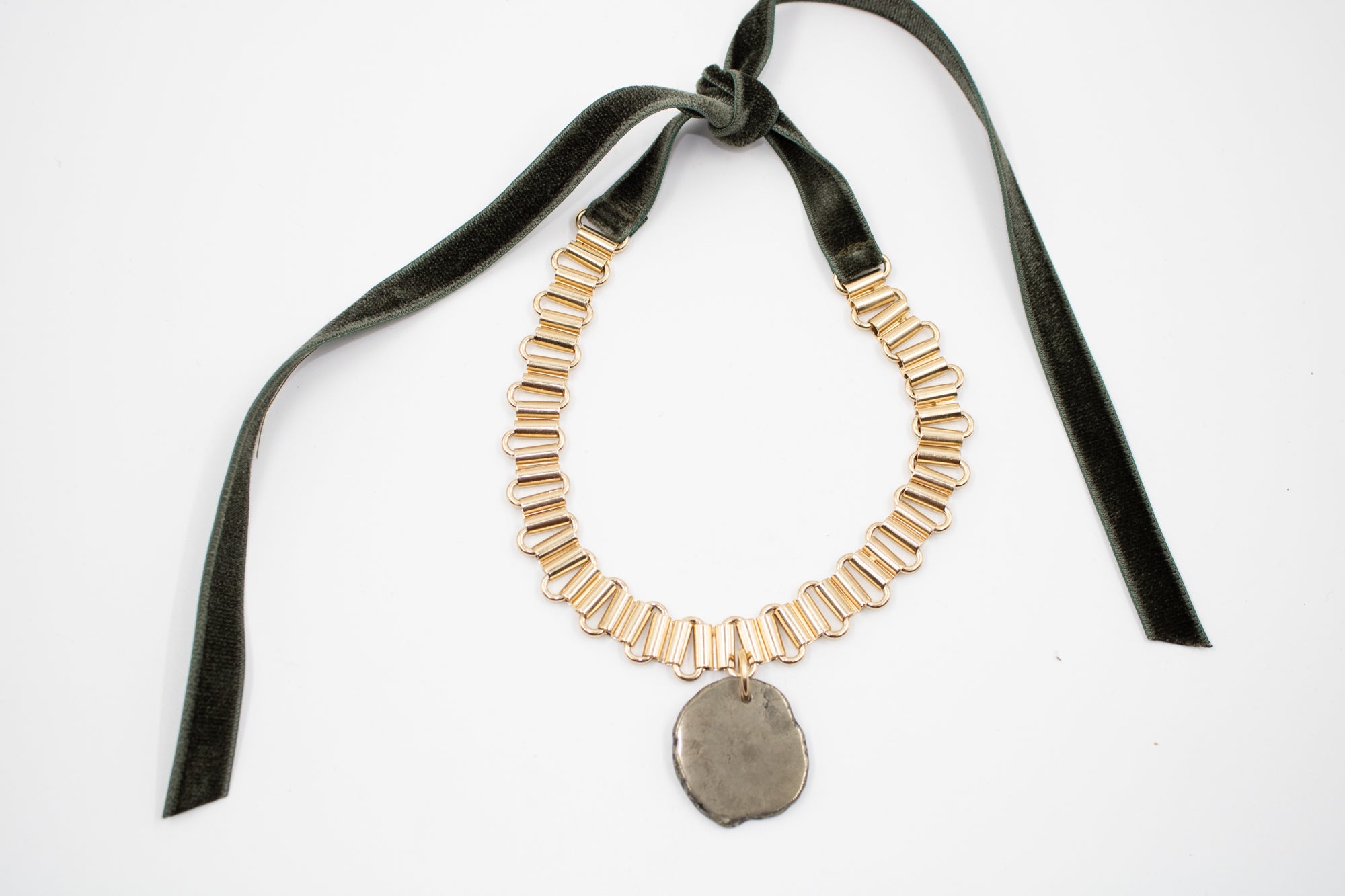 Pendentif Pyrite sur Ruban de Velours