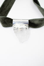 Charger l&#39;image dans la galerie, Pendentif Cristal de roche sur Ruban de Velours
