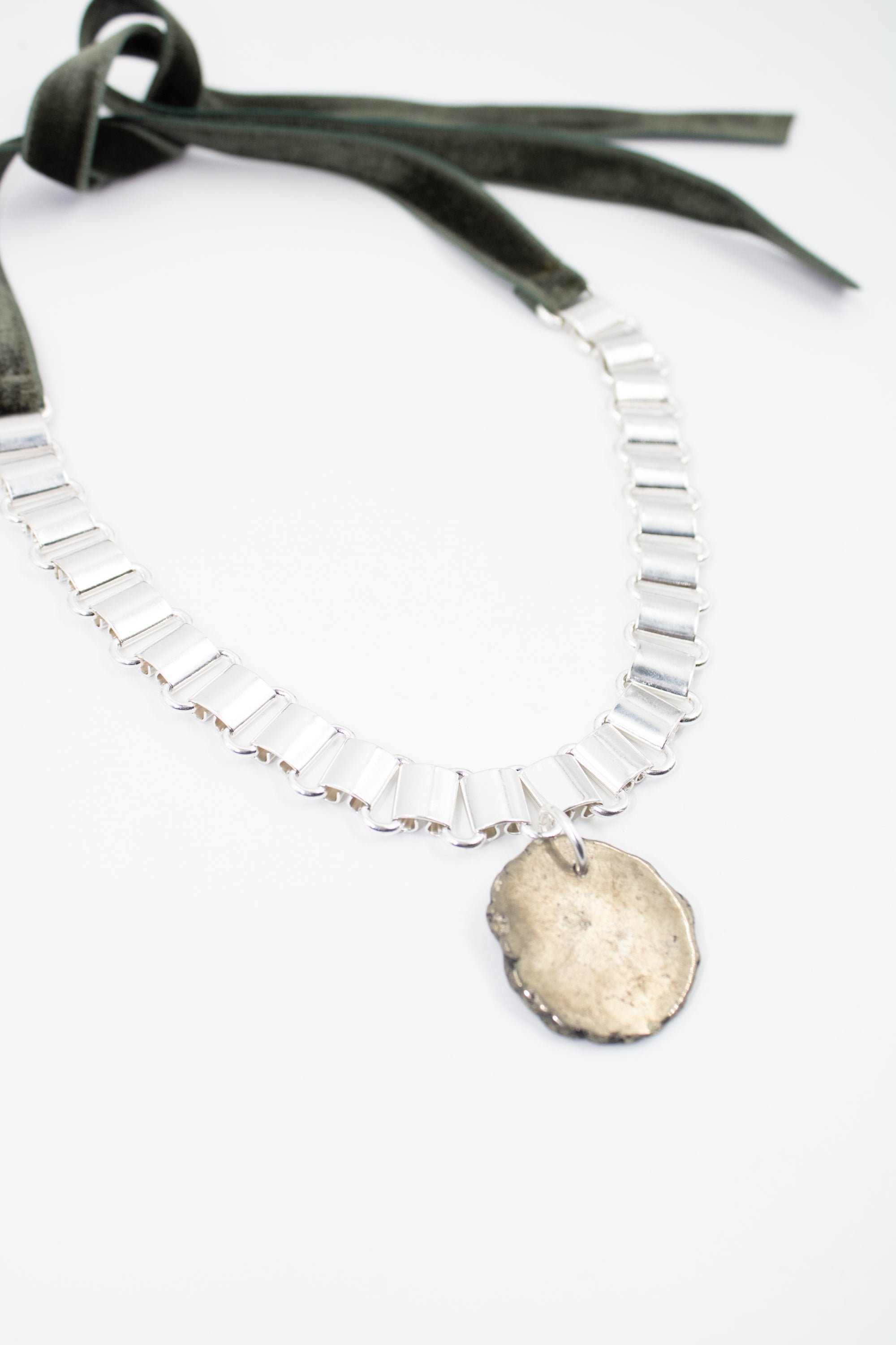 Pendentif Pyrite sur Ruban de Velours