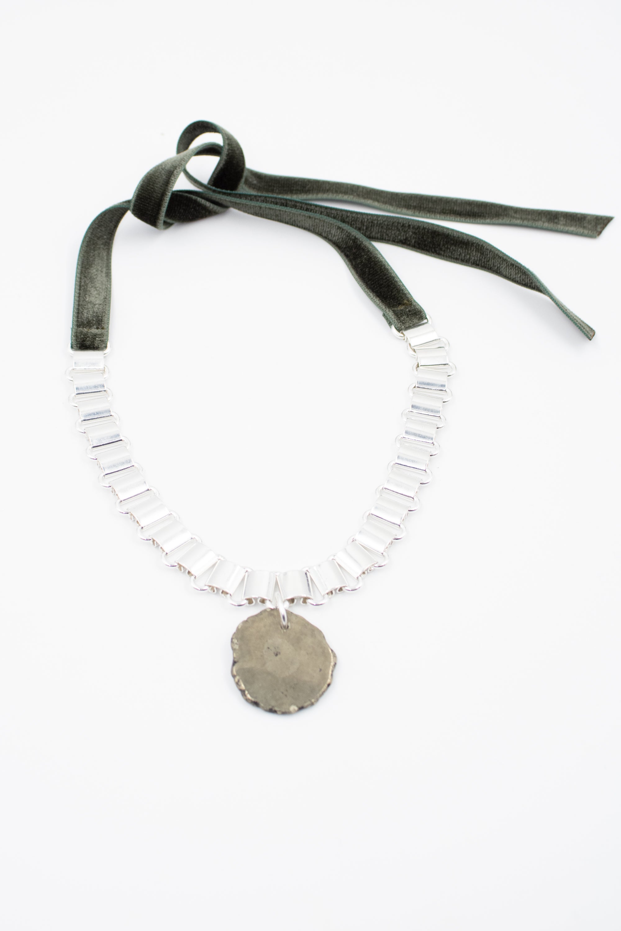 Pendentif Pyrite sur Ruban de Velours